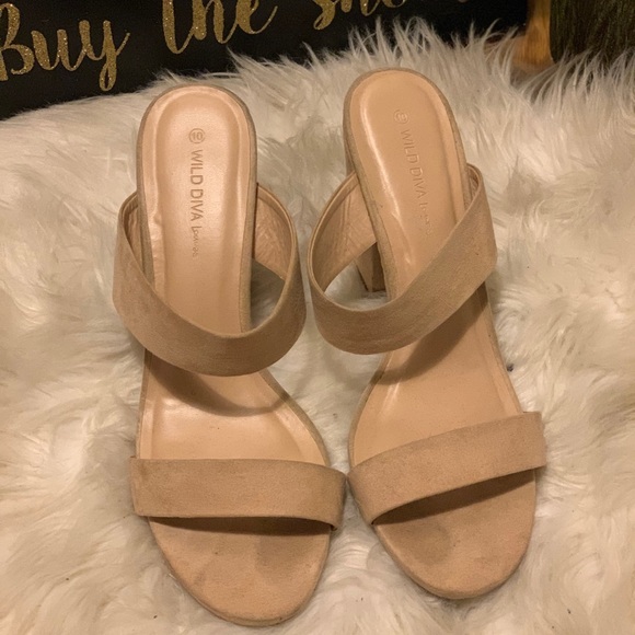 Classy nudes - Picture 2 of 4